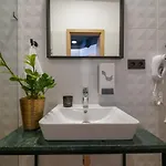 Chors Like A - Capsule & Nft Boutique - Center Hostal *
