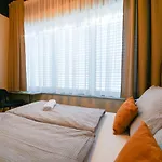 Chors Like A Hotel - Capsule & Nft Boutique Hostel Bratislava - City Center *