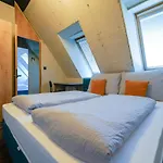 Chors Like A - Capsule & Nft Boutique - Center Hostal