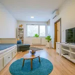 Chors Like A - Capsule & Nft Boutique - Center Hostal