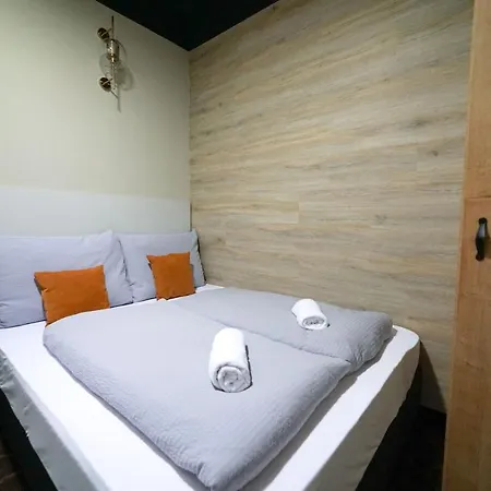 Chors Like A - Capsule & Nft Boutique - Center Hostal Bratislava
