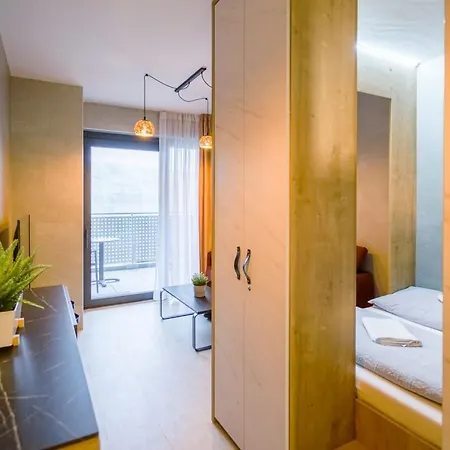 Albergue Chors Like A - 1st World Nft Block & Art Capsule Metachors