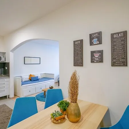 Ostello Chors Like A - 1st World Nft Block & Art Capsule Metachors