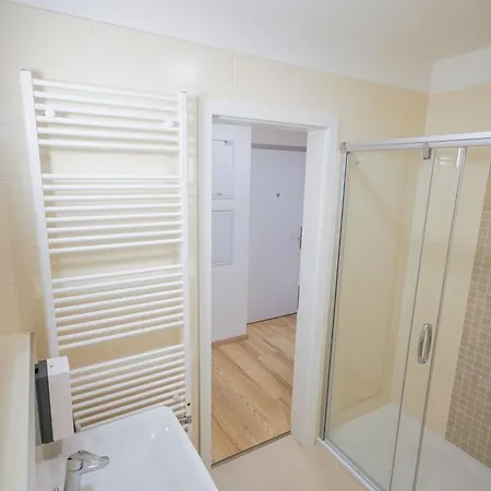 Chors Like A - Capsule & Nft Boutique - Center Hostal Bratislava