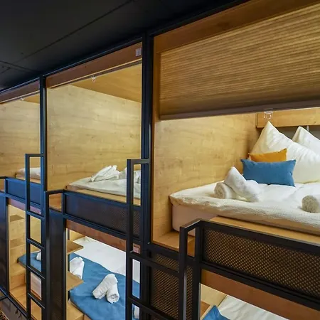 Chors Like A - Capsule & Nft Boutique - Center Hostal Bratislava