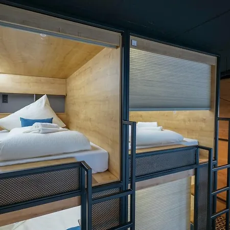 Albergue Chors Like A - 1st World Nft Block & Art Capsule Metachors *