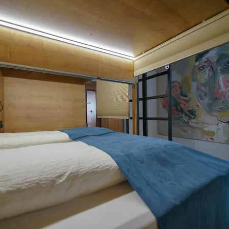 Chors Like A - 1st World Nft Block & Art Capsule Metachors Albergue *