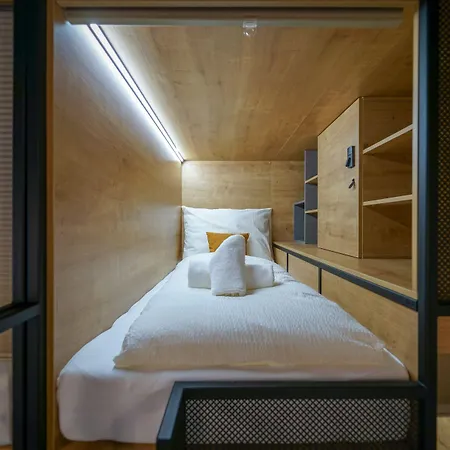 Chors Like A - Capsule & Nft Boutique - Center Hostel Μπρατισλάβα