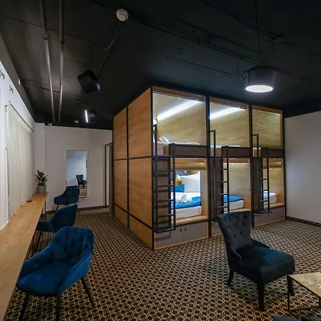 Chors Like A - Capsule & Nft Boutique - Center Hostal *