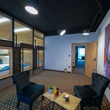 Chors Like A - Capsule & Nft Boutique - Center Hostal
