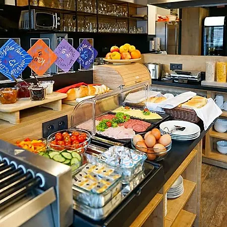 Hostel Chors Like A - Capsule & Nft Boutique - Center Bratislava