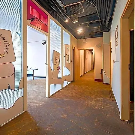Hostel Chors Like A - Capsule & Nft Boutique - Center Bratislava