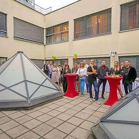 Chors Like A - Capsule & Nft Boutique - Center Hostel Μπρατισλάβα