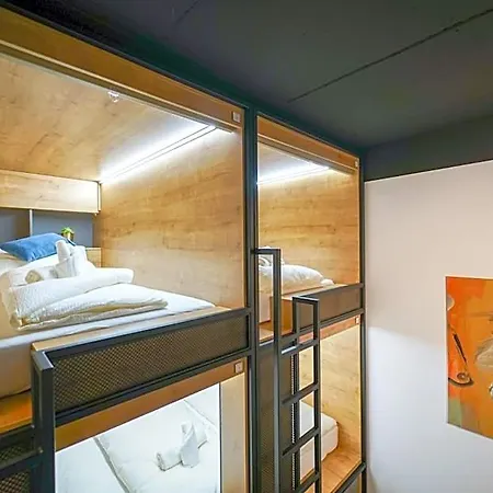 Chors Like A - Capsule & Nft Boutique - Center Hostel