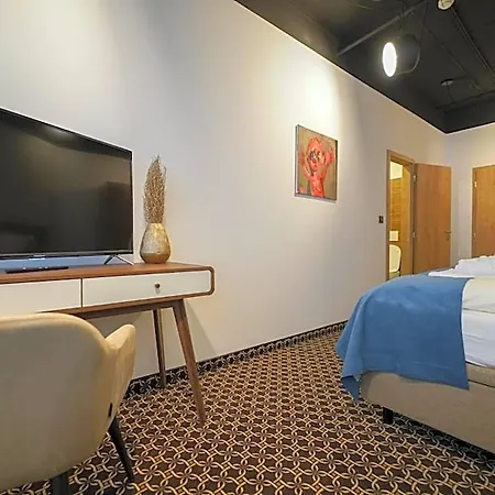 Chors Like A - Capsule & Nft Boutique - Center Hostel Bratislava