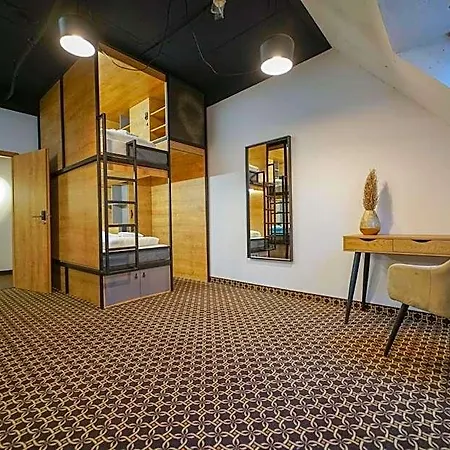 Hostel Chors Like A - Capsule & Nft Boutique - Center Bratislava