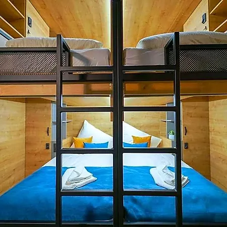 Hostel Chors Like A - Capsule & Nft Boutique - Center Bratislava