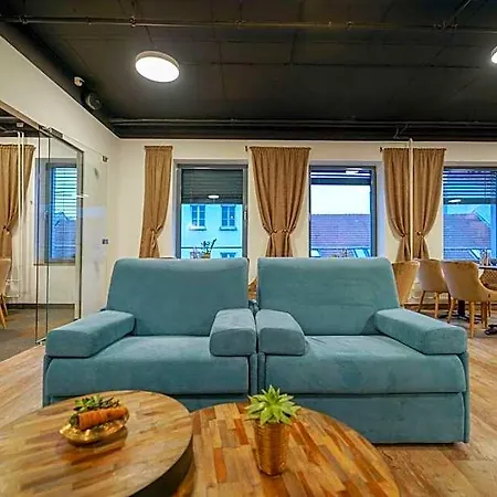 Chors Like A - Capsule & Nft Boutique - Center Hostel Bratislava