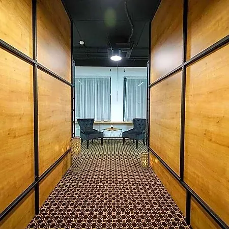 Chors Like A - Capsule & Nft Boutique - Center Vandrerhjem Bratislava