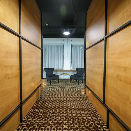Chors Like A - Capsule & Nft Boutique - Center Hostel Bratislava