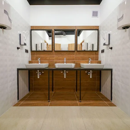 Chors Like A - Capsule & Nft Boutique - Center Hostel Bratislava