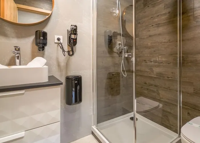 Chors Like A - 1st World Nft Block & Art Capsule Metachors Hostel *