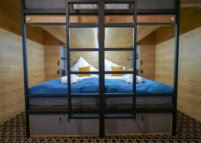 Hostel Chors Like A - 1st World Nft Block & Art Capsule Metachors