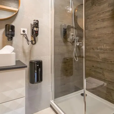 Chors Like A - 1st World Nft Block & Art Capsule Metachors Hostel *