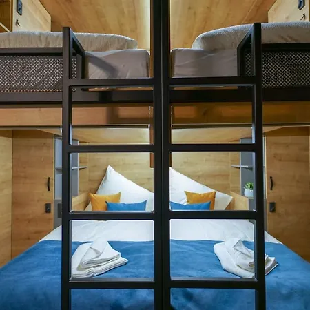 Chors Like A - 1st World Nft Block & Art Capsule Metachors Hostel Bratislava