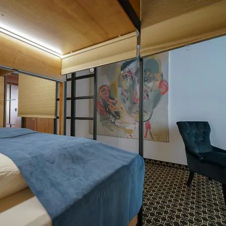 Chors Like A - 1st World Nft Block & Art Capsule Metachors Hostel Bratislava