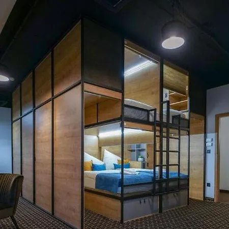 Hostel Chors Like A - 1st World Nft Block & Art Capsule Metachors Bratislava